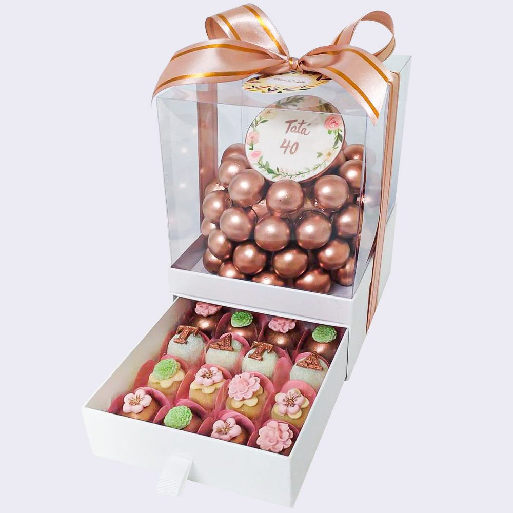 KIT Mini Bolo decorado com Brigadeiros (Bolas Douradas) + 16 doces