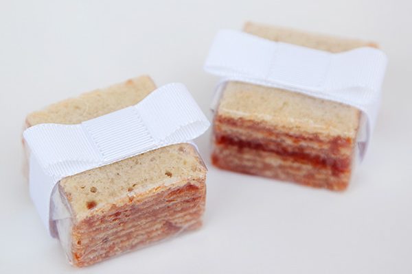 lembrancinha-de-casamento-mini-bolo-de-rolo-piece-of-cake